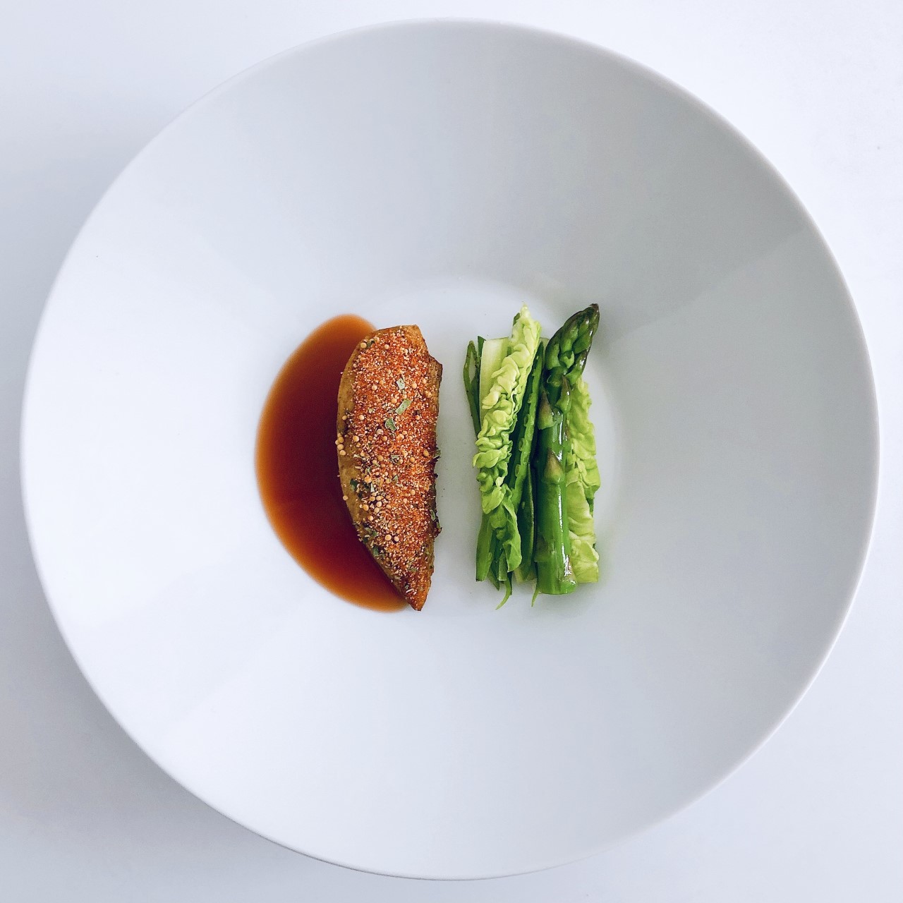 Blacktail chicken with asparagus, mustard and barbecue jus